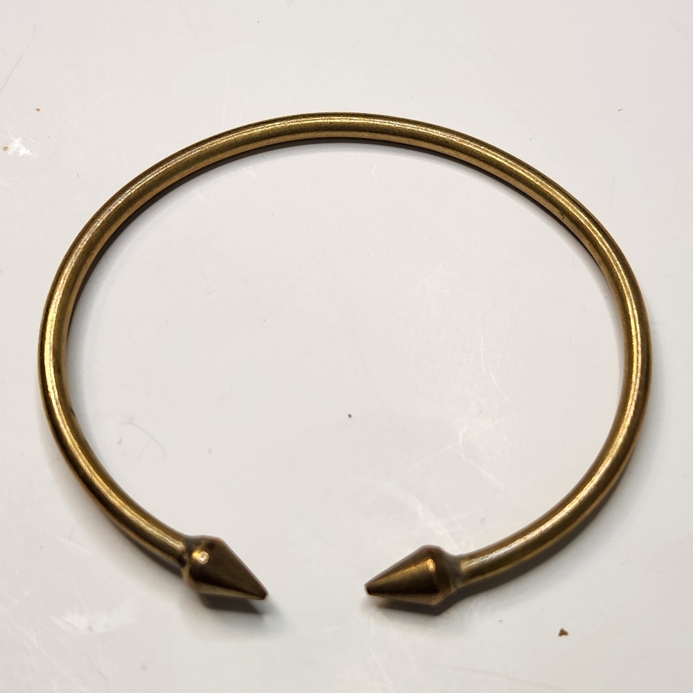 brass arrow tip cuff bracelet simplke organic industrial fashion costume jewelry